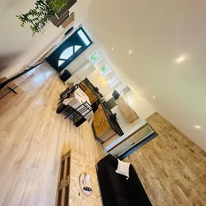 Appartement Charmant T3 Avec Jardin, Saint-Maime
